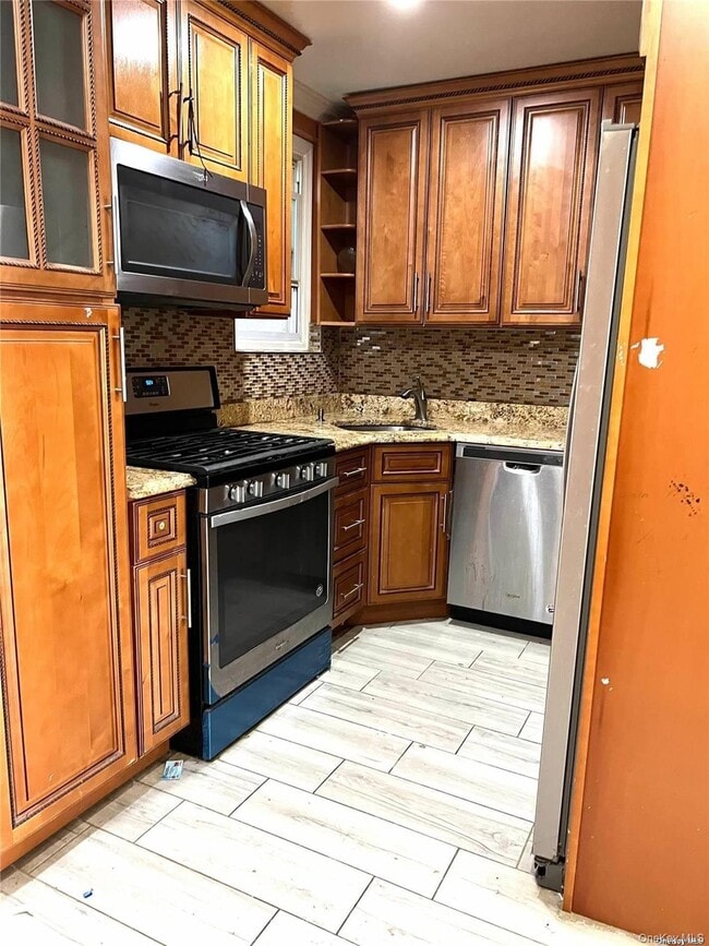 Building Photo - 78-15 32nd Ave