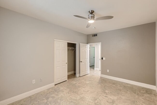 Building Photo - HIGHLY DESIRABLE UPGRADED ONE BEDROOM COND...