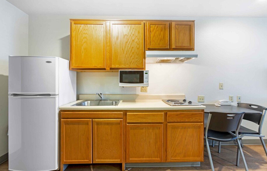 Building Photo - Furnished Studio-Phoenix - North