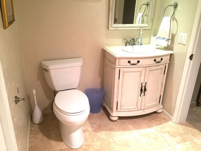 Building Photo - Completely Updated Golden Hills 3 Bdrm Plu...