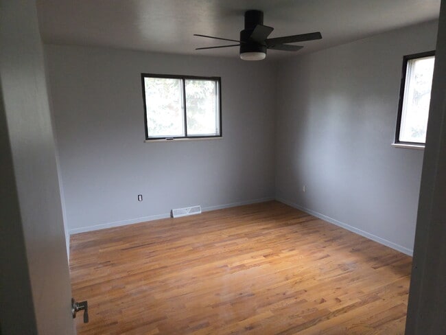 Building Photo - 437 S Vaughn Way