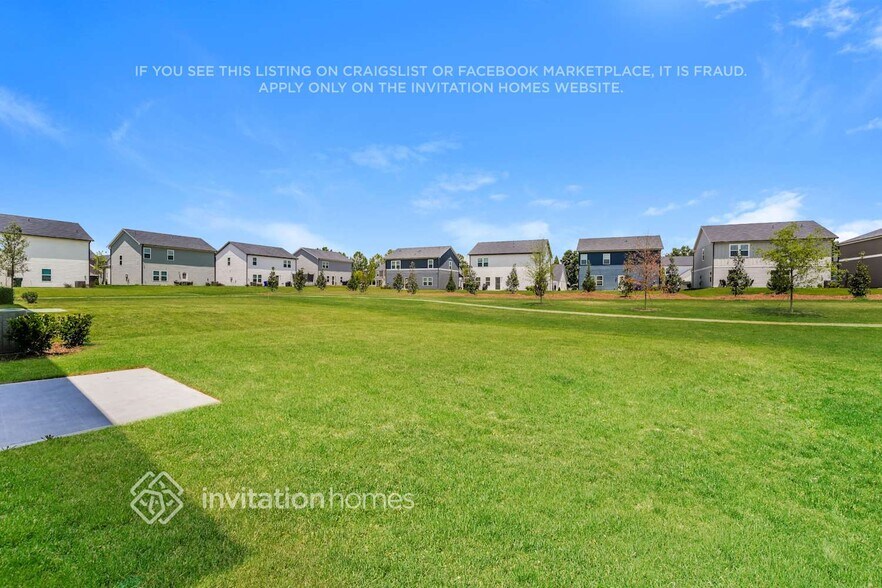 Building Photo - 2093 Boxwood Cir