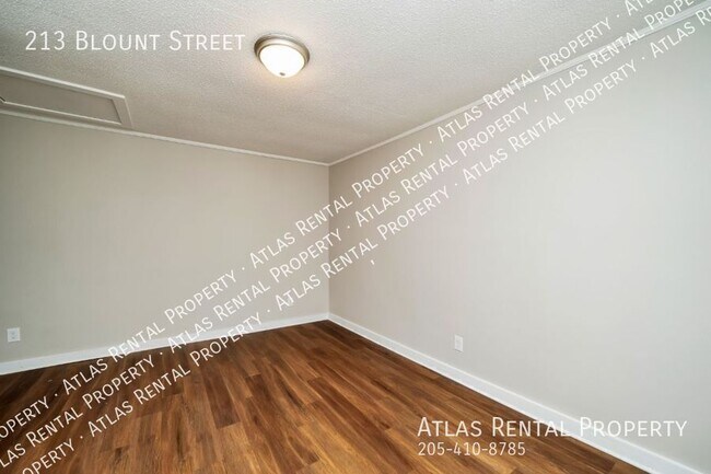 Building Photo - 213 Blount St