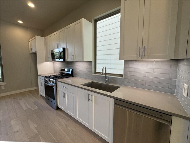 Building Photo - 540 Janisch Rd