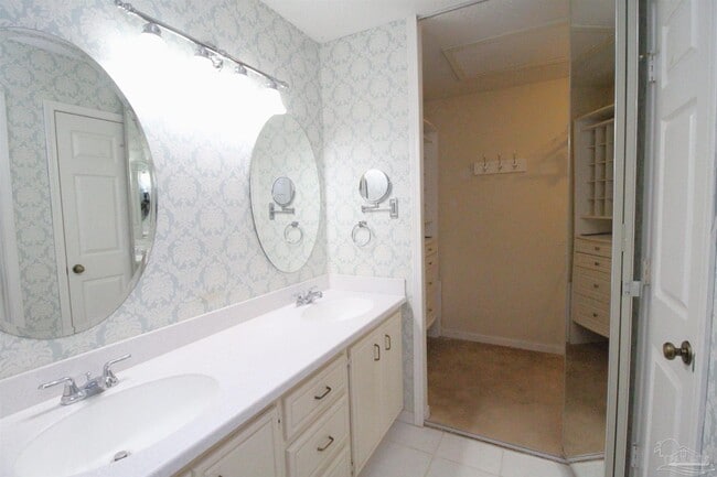 Building Photo - 8154 Treetop Ln