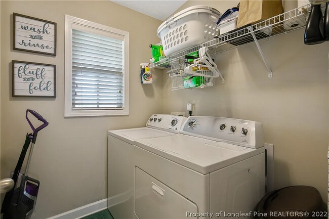 Building Photo - 397 Collinwood Dr