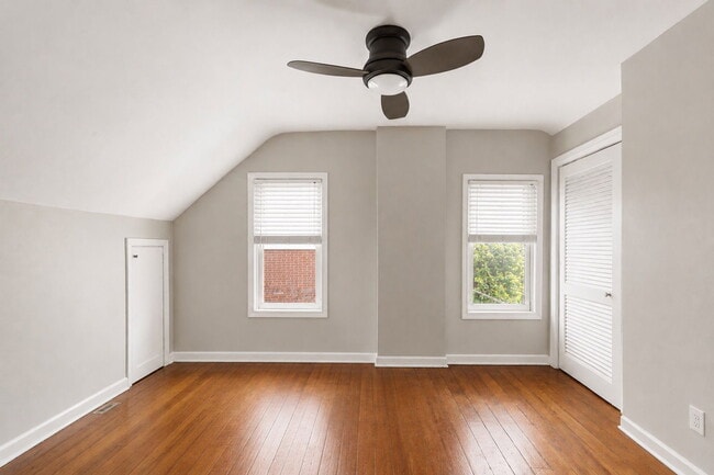 Building Photo - 506 S Lazelle St