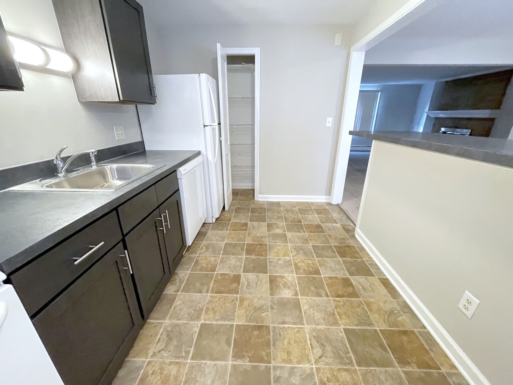 Kitchen - 14 Pierce Ave