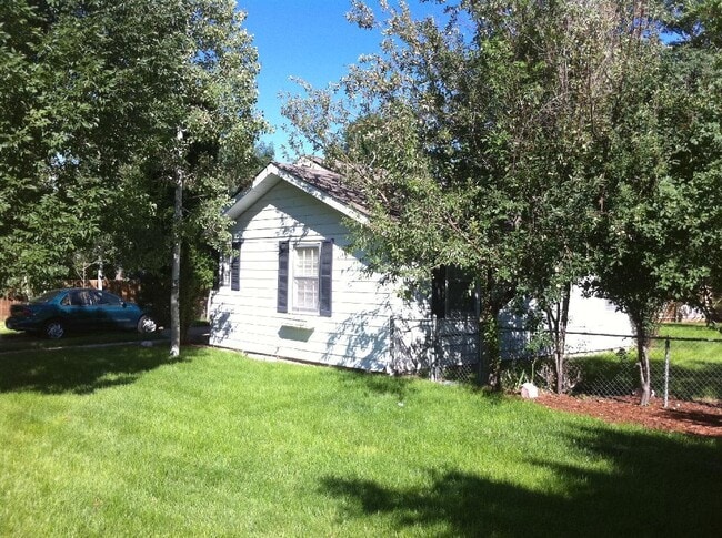Primary Photo - Adorable 2BD/1BA House! Nice Yard! Great L...