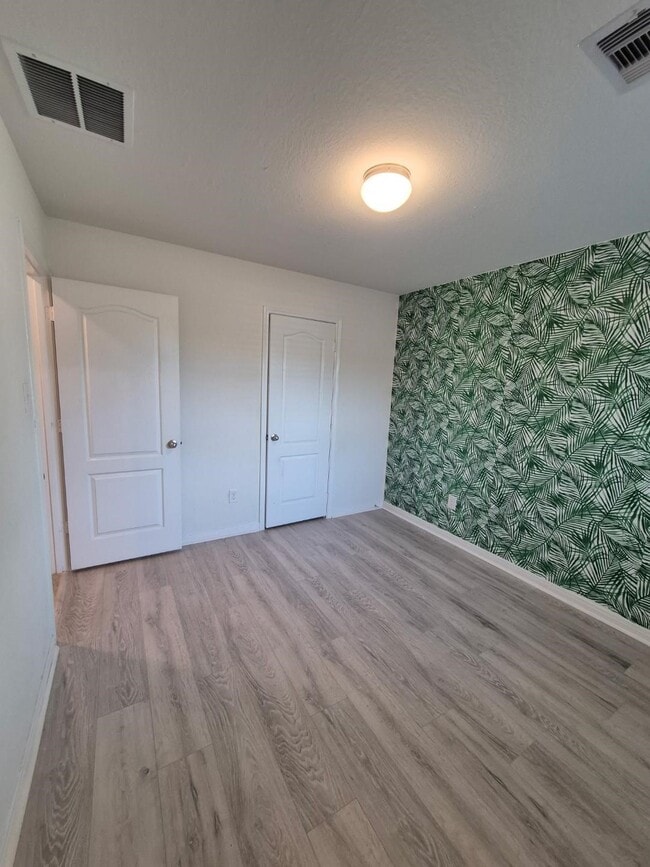 Building Photo - 6715 Hillsdale Creek Dr