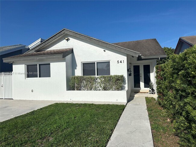 Building Photo - 541 SW 89th Ct