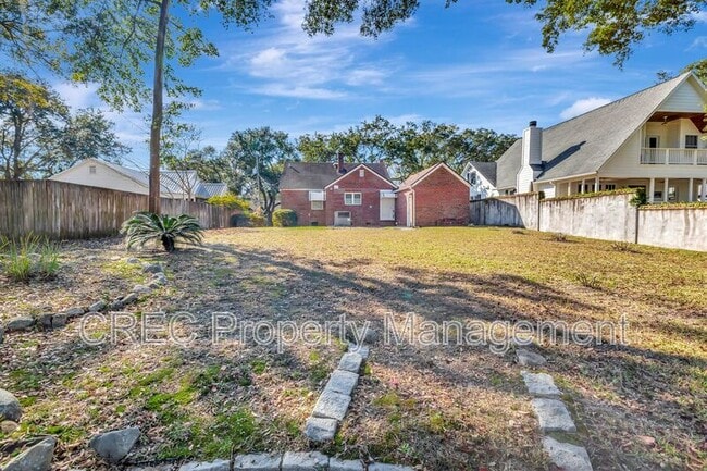 Building Photo - 9 Penn Ave