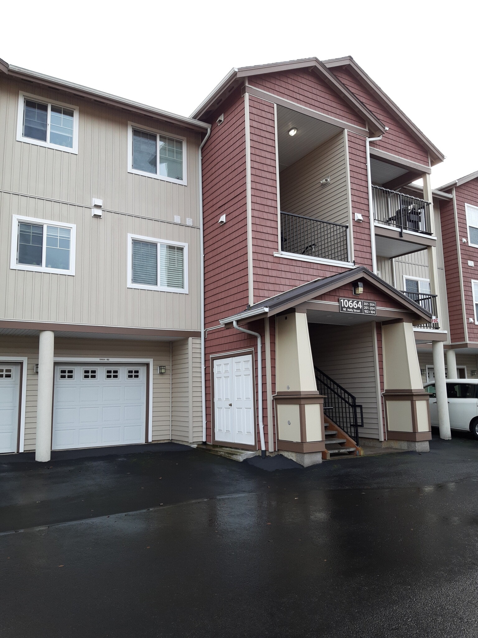 Front - 10664 NE Holly St