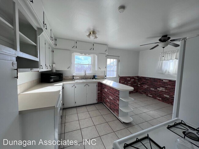 Building Photo - 3 br, 1 bath House - 1301 W Edwards St