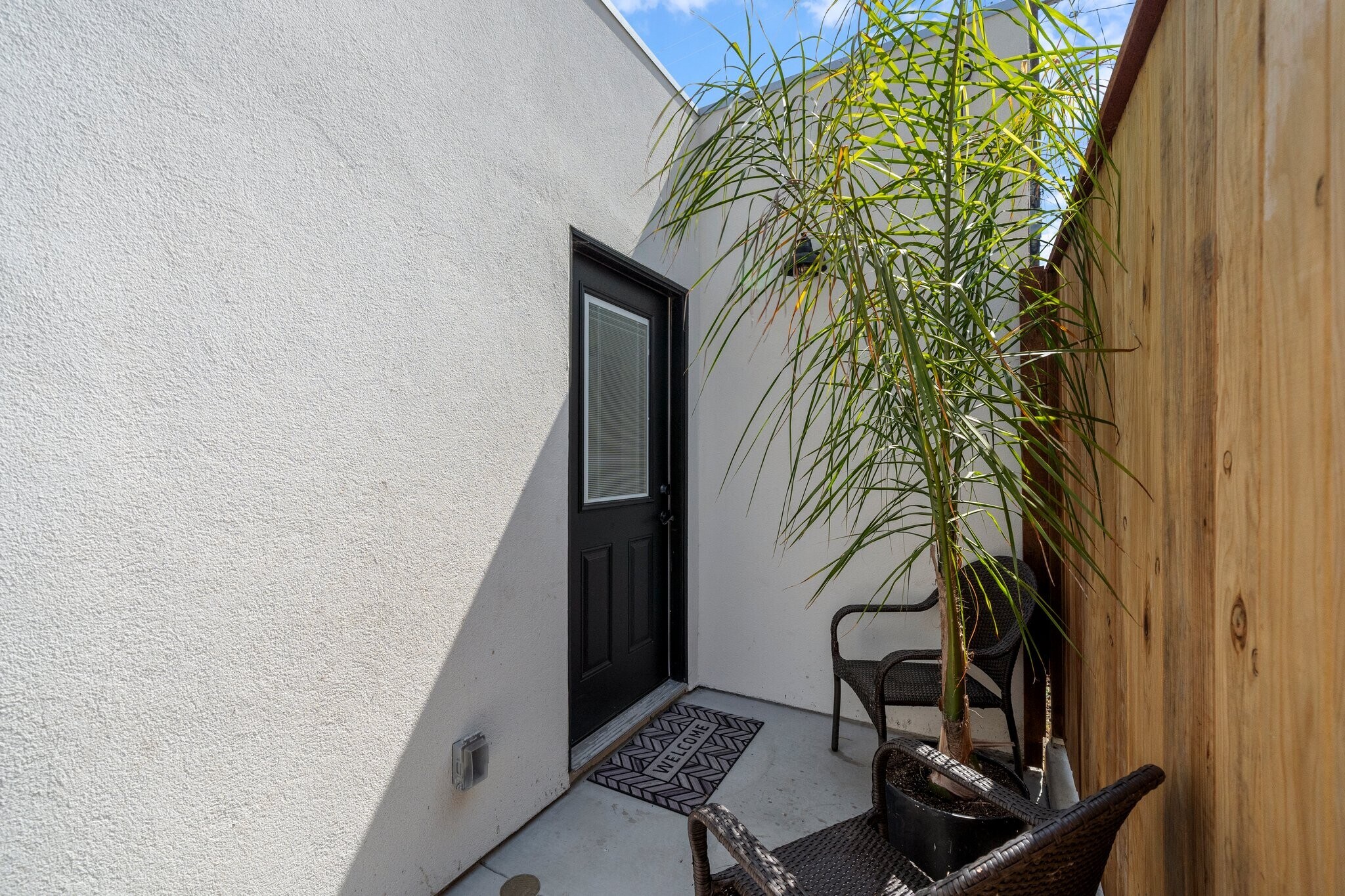 Building Photo - 5136 Hillcrest Dr