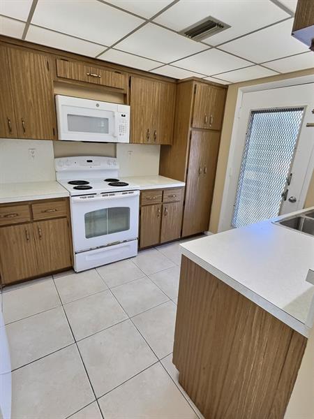 Building Photo - 9150 NW 38th Dr