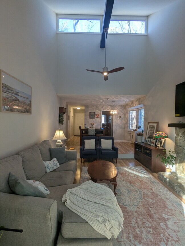 Building Photo - Cozy 2 Bedroom Unit in Raleigh!