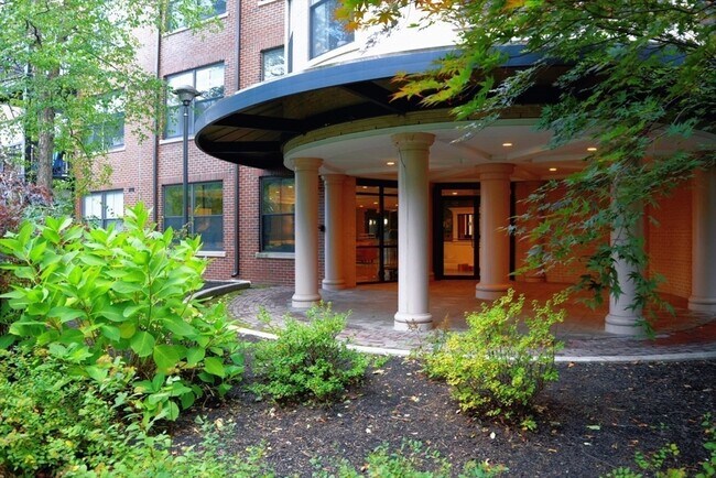 Building Photo - 110 Cypress St