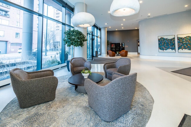 Building Photo - 350 N Canal St