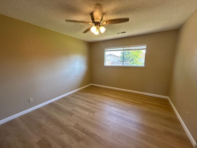 Building Photo - 310 Hedstrom Rd