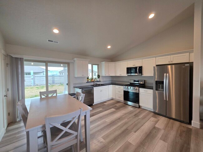 Building Photo - 6817 Rd 108