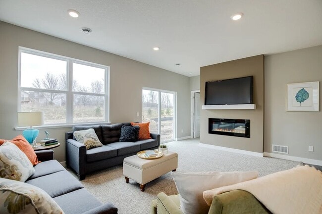 Building Photo - 1st Month Free! Charming, Sophisticated Ho...