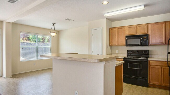 Building Photo - Beautifully Crafted 3 Bed 2.5 Bath 2 Car g...