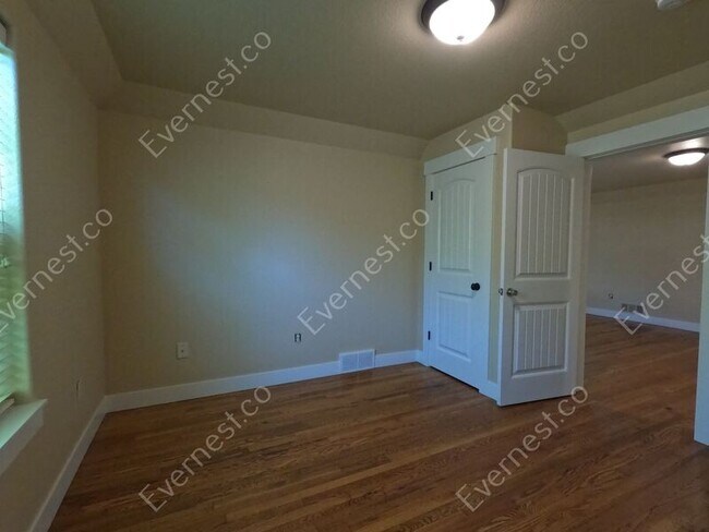 Building Photo - 2224 10th Ave