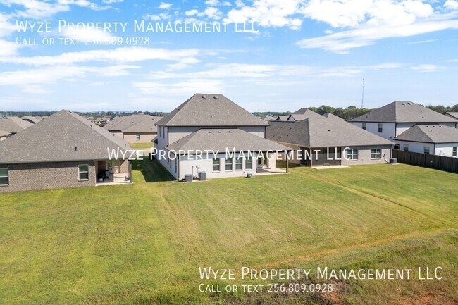 Building Photo - 283 Shubert Dr