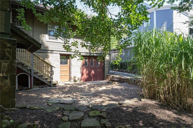 Building Photo - 312 S Willow Ave