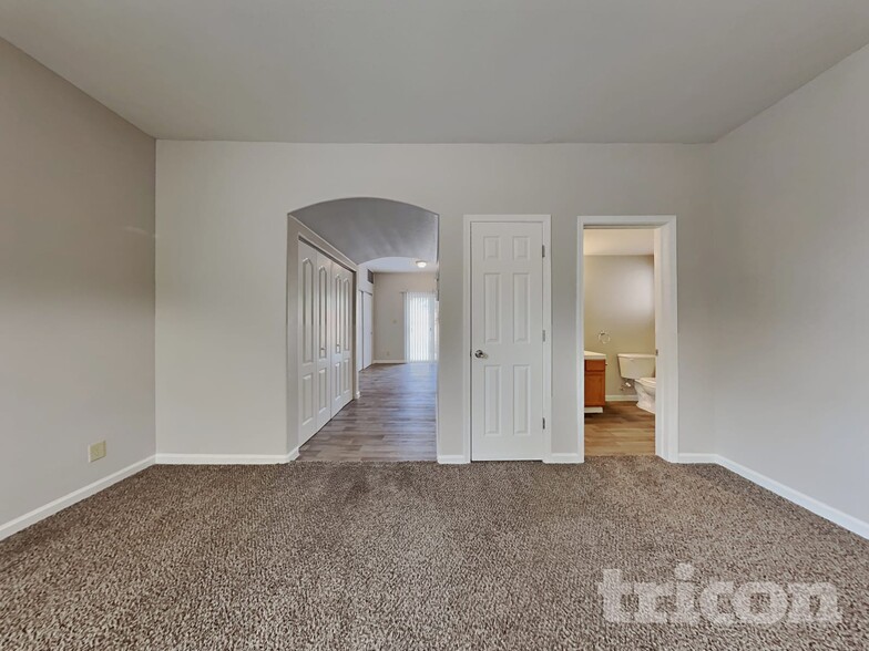 Building Photo - 9665 Meadowstar Dr