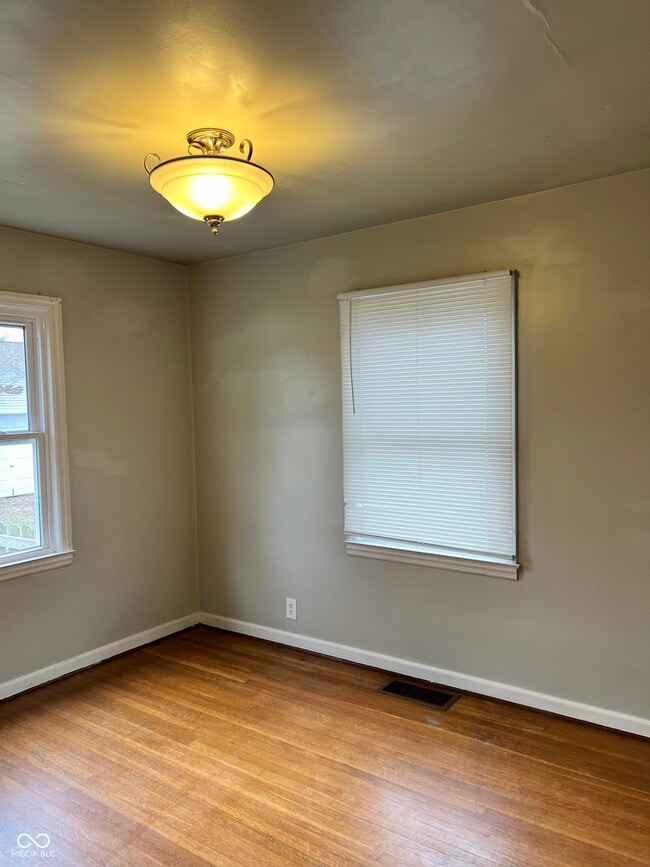 Building Photo - 1328 Wallace Ave