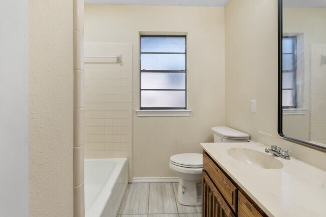 Building Photo - 1037 Alicia Ln