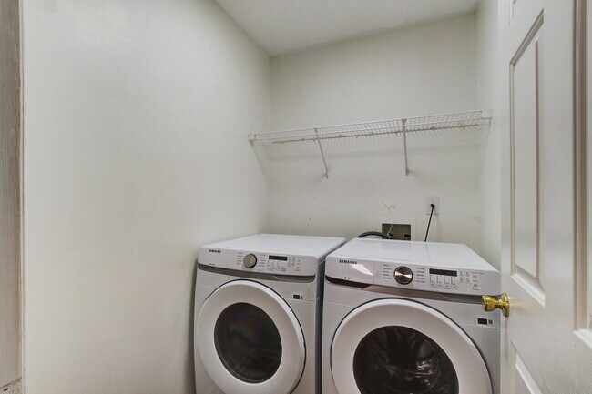 Building Photo - 7856 High Maple Cir