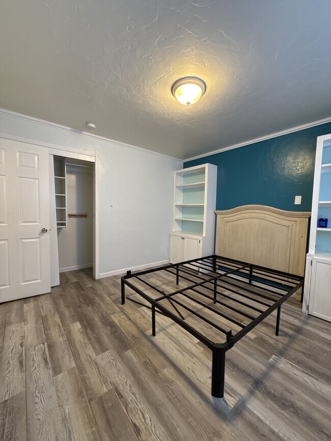 Building Photo - 6504 Edgemont Dr