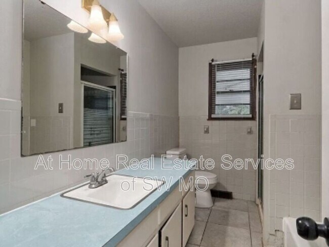 Building Photo - 2013 N Fairway Ave