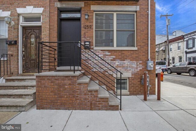 Building Photo - 1259 S 19th St