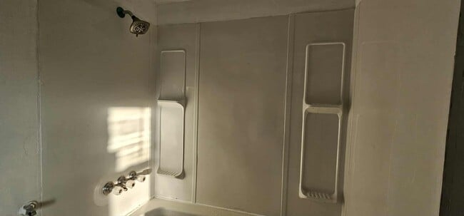 Building Photo - 2011 Monroe St