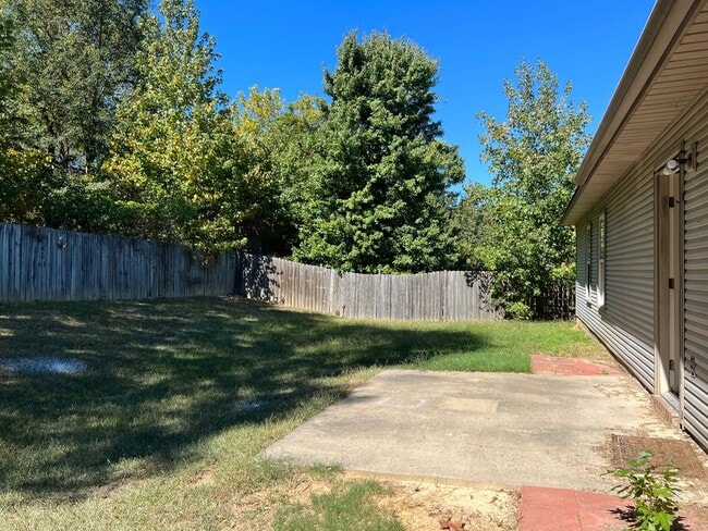 Building Photo - 321 Autumn Dr