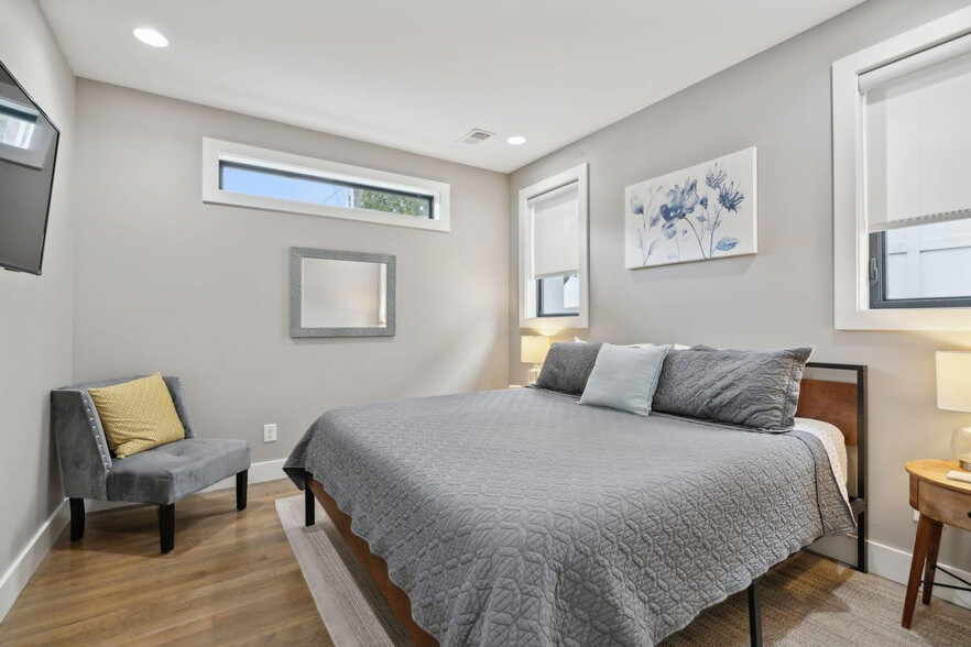 Building Photo - 425b 36th Ave N