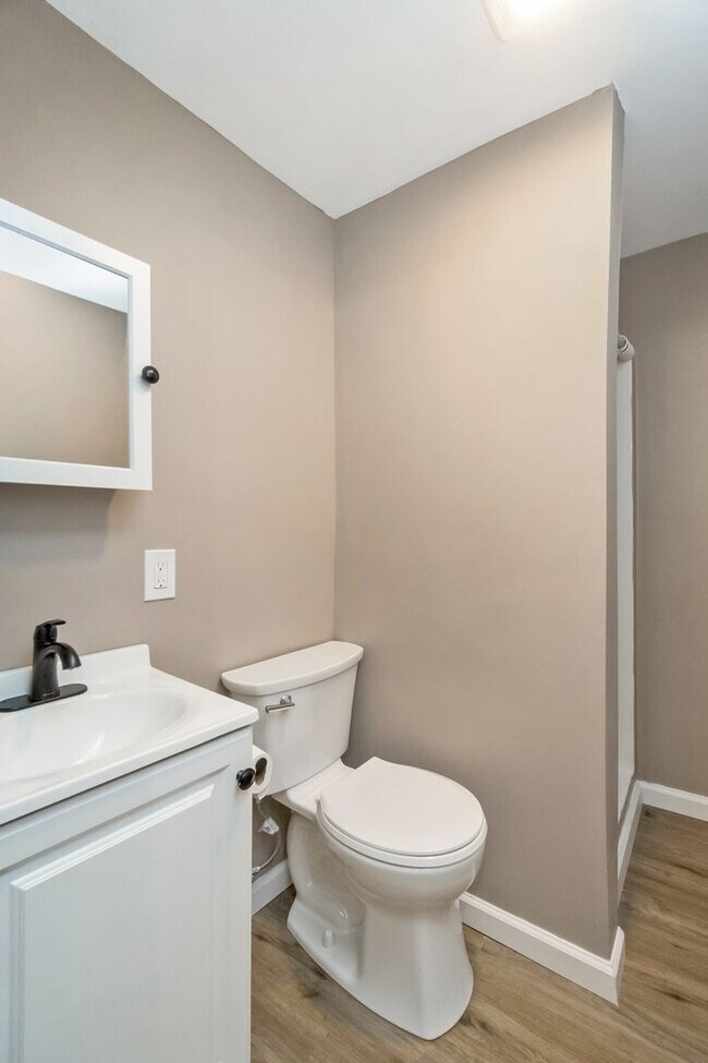 Building Photo - 137-139 Main St