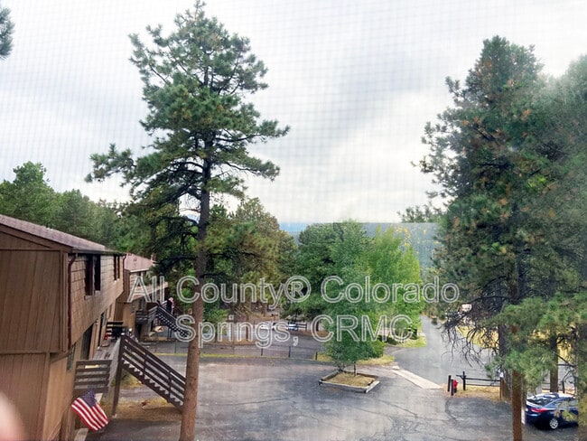Building Photo - 550 Manor Ct