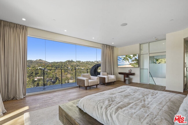 Building Photo - 9716 Oak Pass Rd