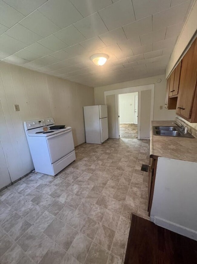 Building Photo - Ranch house