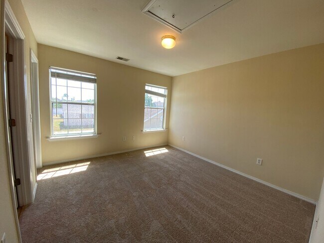 Building Photo - 2 bedroom 2.5 bath in Godley Park