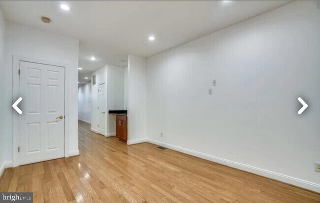 Building Photo - 111 E Cross St