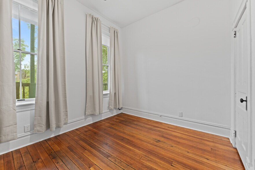 Building Photo - 2014 James St