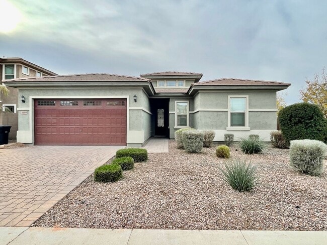 Building Photo - Gorgeous 3 Bed/2.5 Bath + Den Home In Chandler! Gated Community & Upgrades Throughout Home!