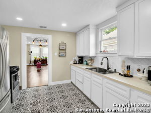 Building Photo - 713 Aransas Ave