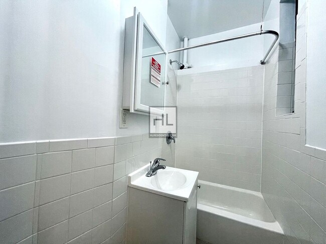 Building Photo - EAST 7 STREET